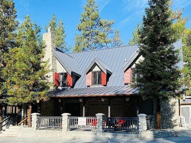 54950 Pine Crest Ave, Idyllwild, CA en alquiler Foto del edificio- Imagen 1 de 7