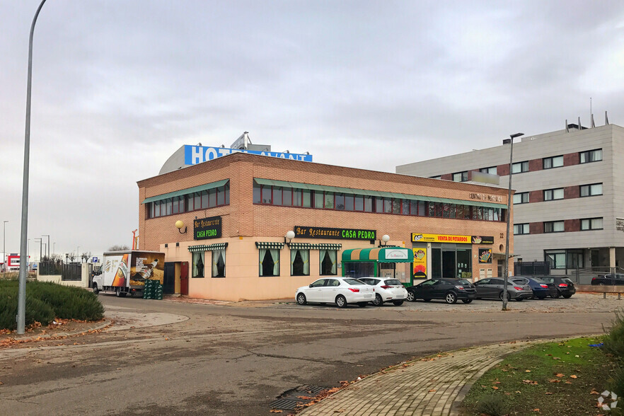 Avenida Estaciones, 22, Torrejón De Ardoz, Madrid en alquiler - Foto del edificio - Imagen 2 de 2