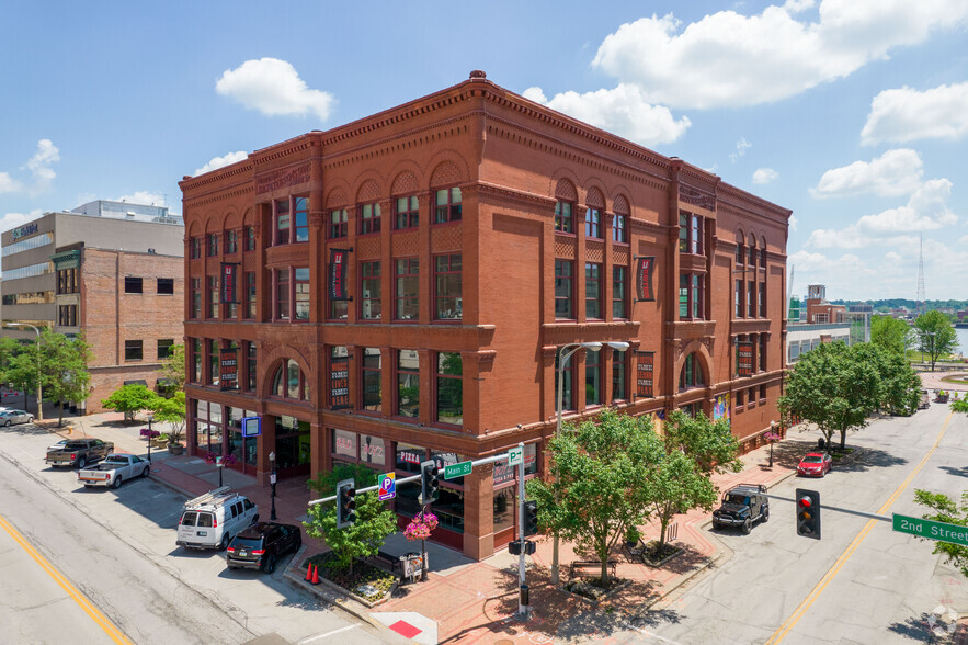 131 W 2nd St, Davenport, IA en alquiler - Foto del edificio - Imagen 1 de 6