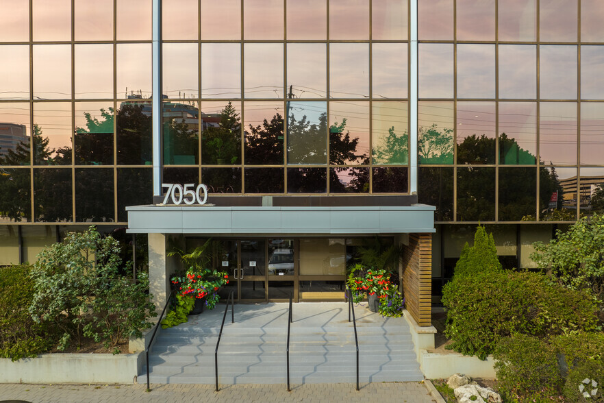 7050 Woodbine Ave, Markham, ON en alquiler - Foto del edificio - Imagen 3 de 5