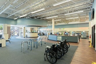 504 E Lewis and Clark Pky, Clarksville, IN en alquiler Foto del interior- Imagen 2 de 8