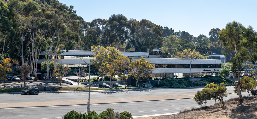 8939 Villa La Jolla Dr, La Jolla, CA en alquiler - Foto del edificio - Imagen 1 de 1