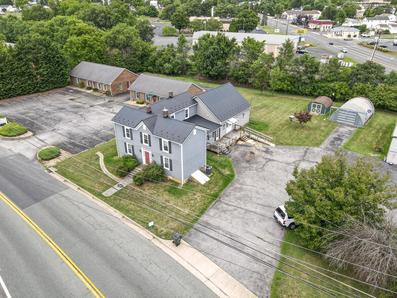 35 Tinkling Spring Rd, Fishersville, VA en venta - Foto del edificio - Imagen 2 de 26