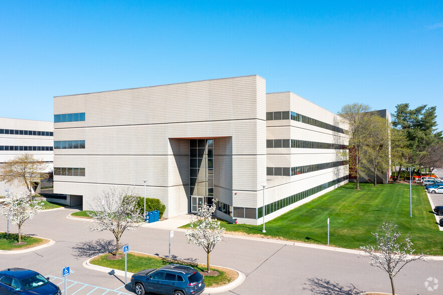 26877 Northwestern Hwy, Southfield, MI en venta - Foto del edificio - Imagen 2 de 8