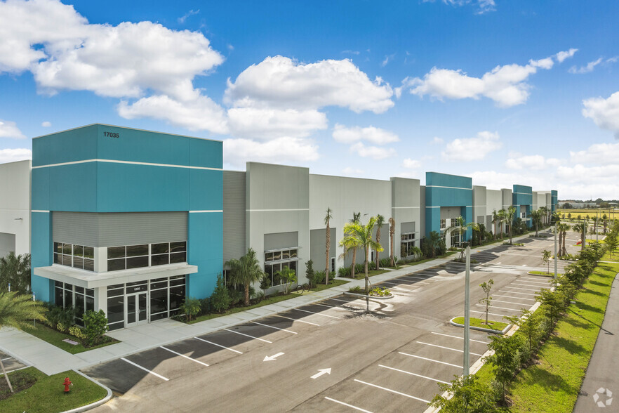 17035 Persimmon Blvd W, Wellington, FL en alquiler - Foto del edificio - Imagen 2 de 12