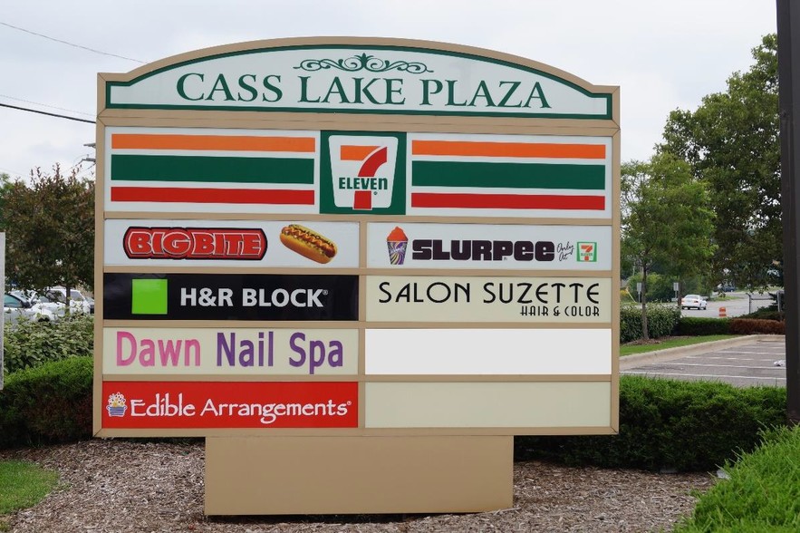 11-47 S Cass Lake Rd, Waterford, MI en alquiler - Foto del edificio - Imagen 2 de 9