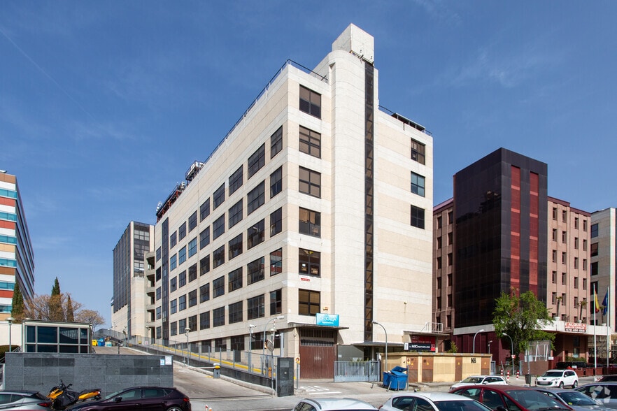 Calle María Tubau, 8, Madrid, Madrid en alquiler - Foto del edificio - Imagen 2 de 3