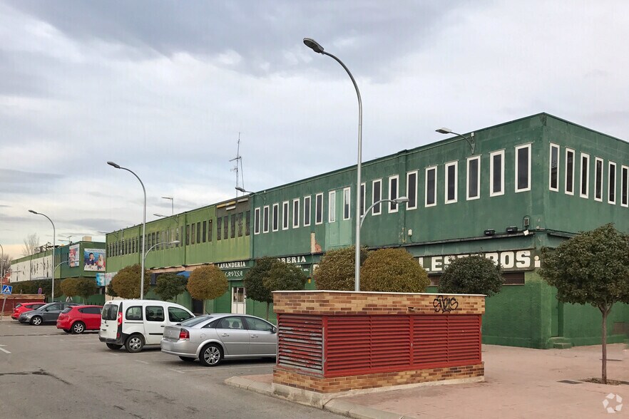 Calle Entrepeñas, 4, Alcalá de Henares, Madrid en venta - Foto del edificio - Imagen 3 de 4