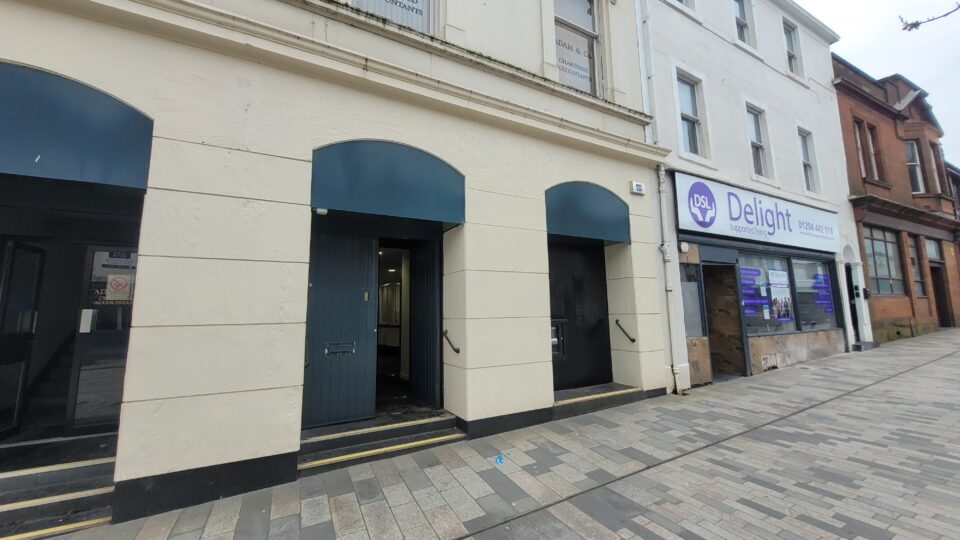 151 High St, Irvine en alquiler Foto del edificio- Imagen 1 de 10