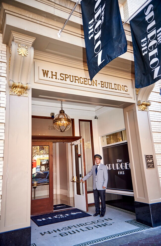 Más detalles de 202-208 W 4th St, Santa Ana, CA - Varios usos en alquiler