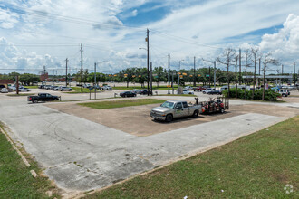 8301 Spencer Hwy, Deer Park, TX en alquiler Foto del edificio- Imagen 2 de 5