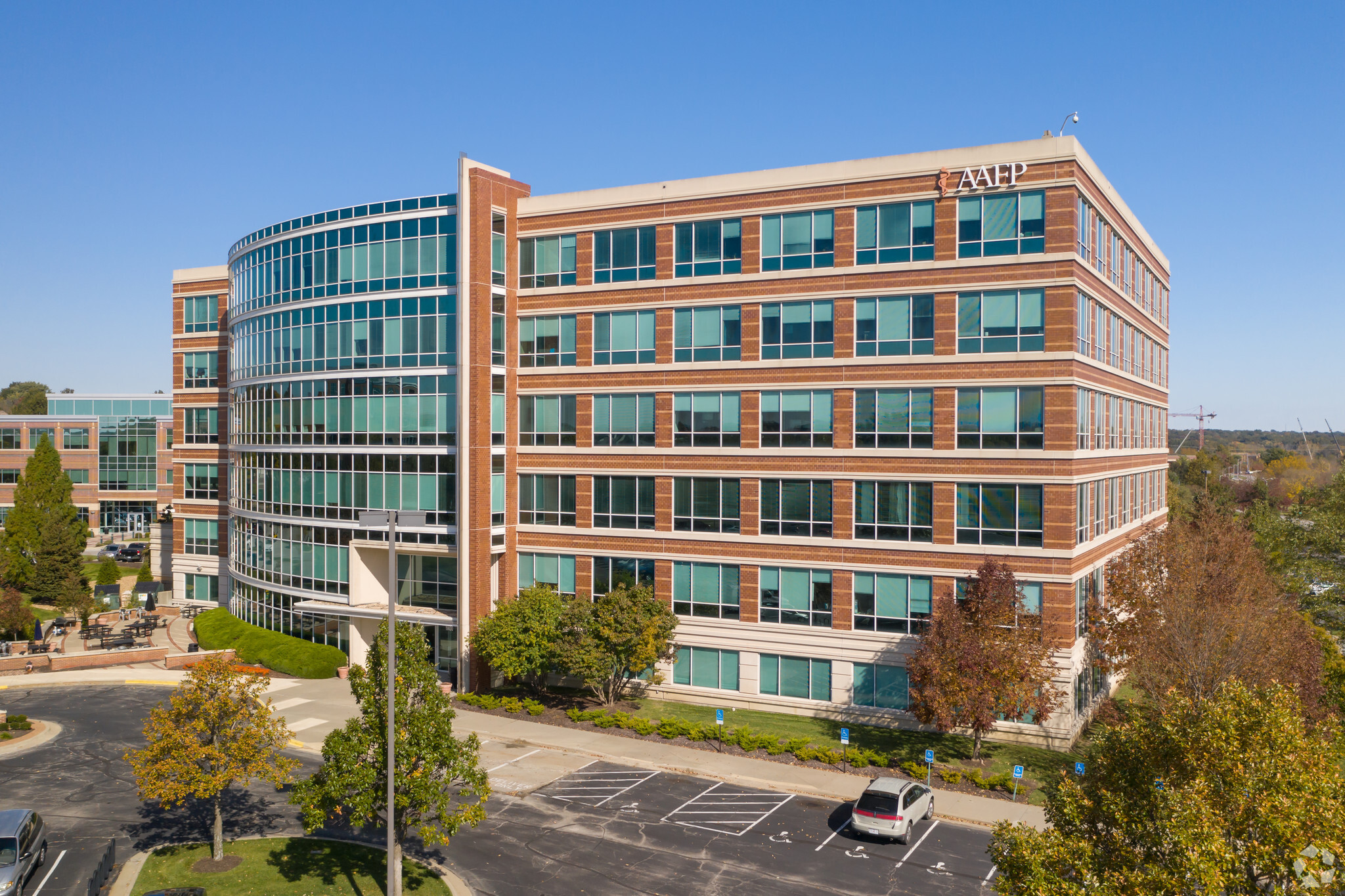 11400 Tomahawk Creek Pky, Leawood, KS en alquiler Foto del edificio- Imagen 1 de 24