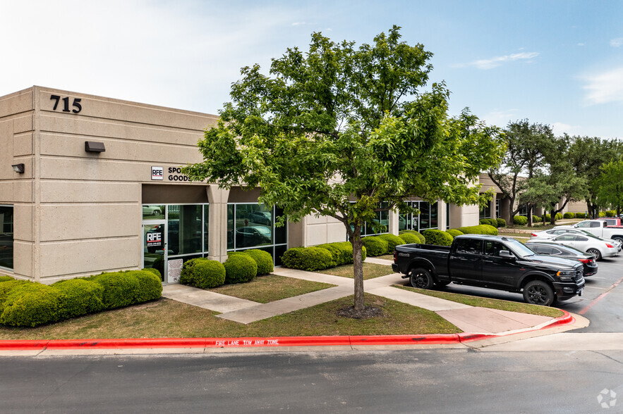 715 Discovery Blvd, Cedar Park, TX en alquiler - Foto del edificio - Imagen 1 de 13