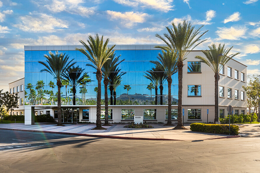 26632 Towne Centre Dr, Foothill Ranch, CA en alquiler - Foto del edificio - Imagen 3 de 6