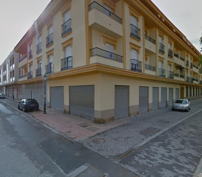 Calle Médico Don Rafael Moreno Peregrín, 1, Atarfe, Granada en venta - Foto del edificio - Imagen 1 de 4