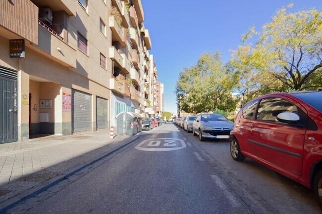 Más detalles de Calle Torre de los Hidalgos, Granada - Local en venta