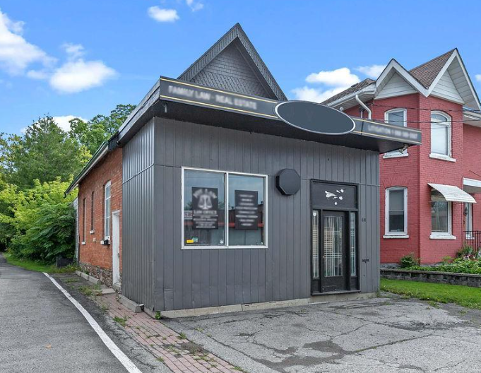 60 Lindsay St S, Kawartha Lakes, ON en venta - Foto del edificio - Imagen 1 de 11