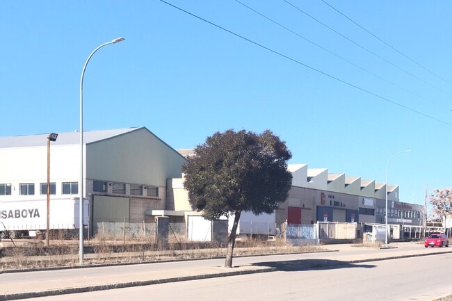 Más detalles de Avenida Cristóbal Colón, 209, Guadalajara - Nave en venta