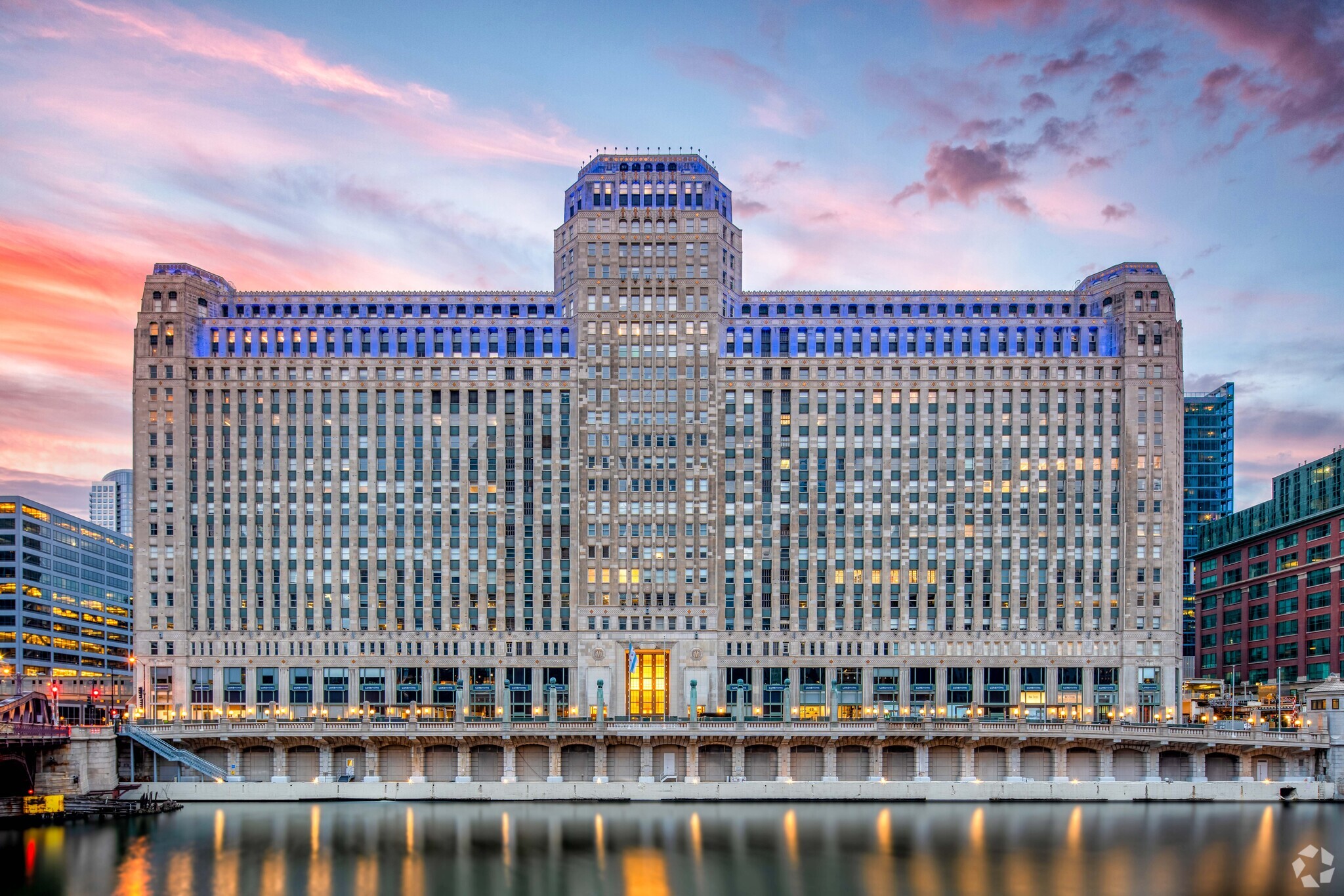 222 Merchandise Mart Plz, Chicago, IL en alquiler Foto del edificio- Imagen 1 de 26