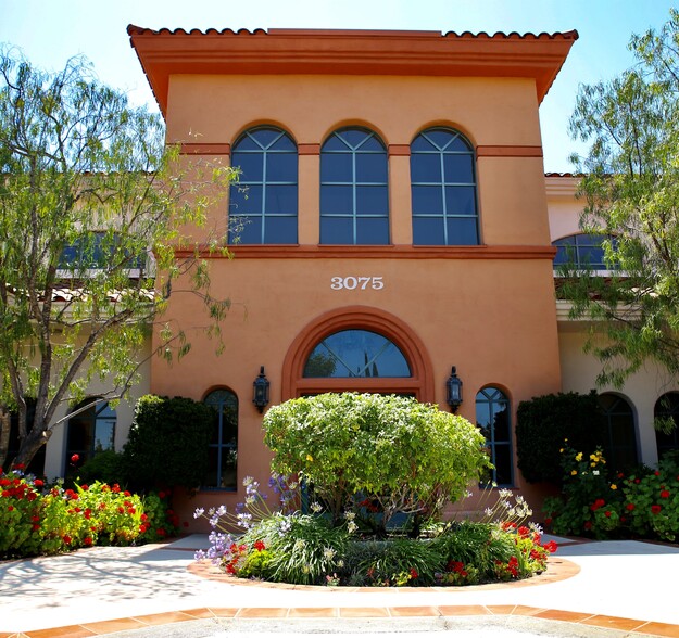 3055-3095 E Thousand Oaks Blvd, Thousand Oaks, CA en alquiler - Foto del edificio - Imagen 1 de 4