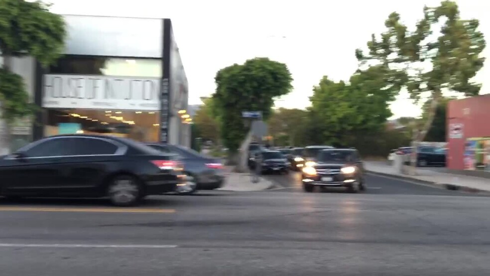 7449-7451 Melrose Ave, Los Angeles, CA en alquiler - Vídeo de anuncio comercial - Imagen 2 de 6