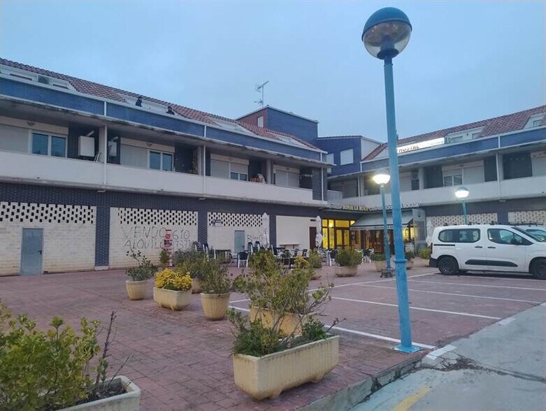 Local en Cistérniga en venta - Foto del edificio - Imagen 2 de 3