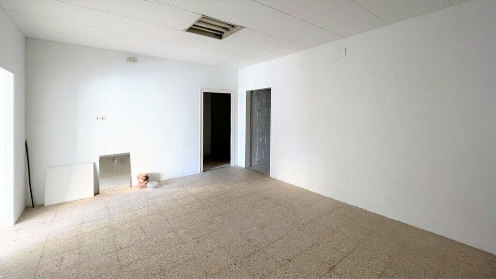 Figueres, GER 17600 - Unidad - - - Foto del interior - Image 2 of 7