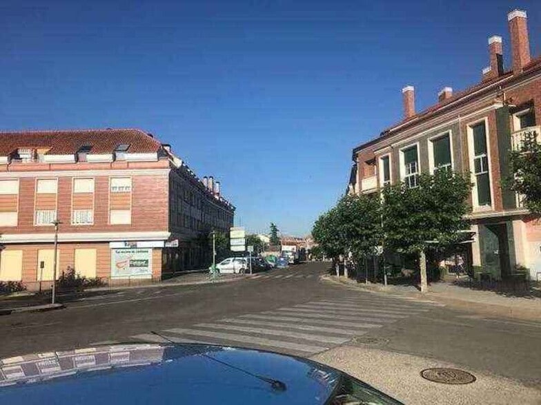 Local en Cistérniga en venta - Foto del edificio - Imagen 3 de 6