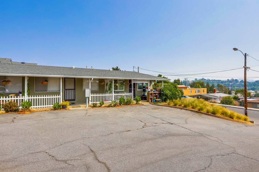 228-234 N Pasadena Ave, Fallbrook, CA en venta - Foto del edificio - Imagen 2 de 12