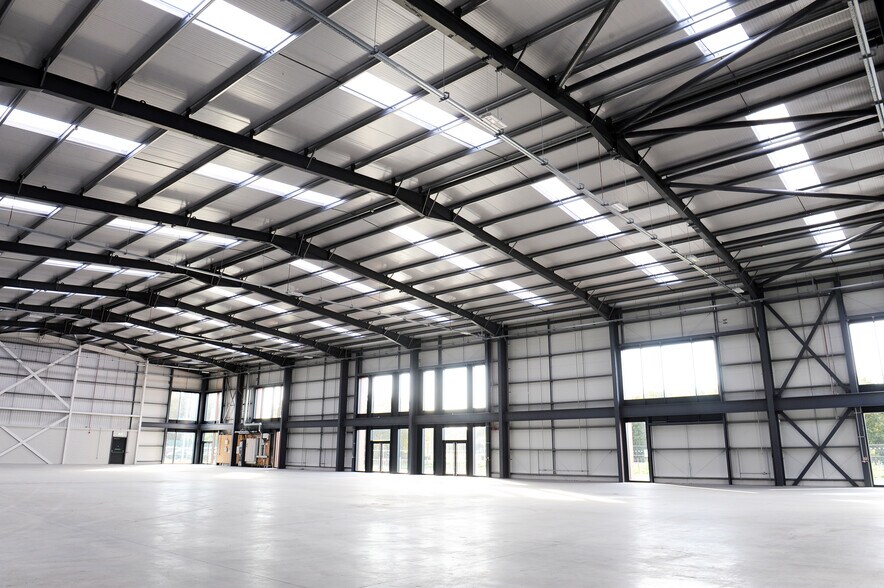 4A Riverside Way, Irvine en alquiler - Foto del edificio - Imagen 2 de 13