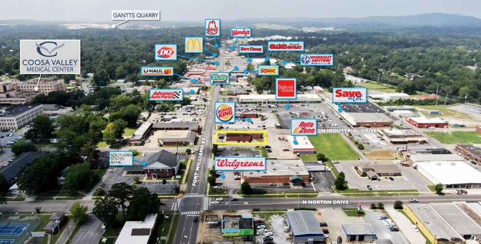 112-114 Fort Williams St, Sylacauga, AL en alquiler - Vista aérea - Imagen 2 de 10