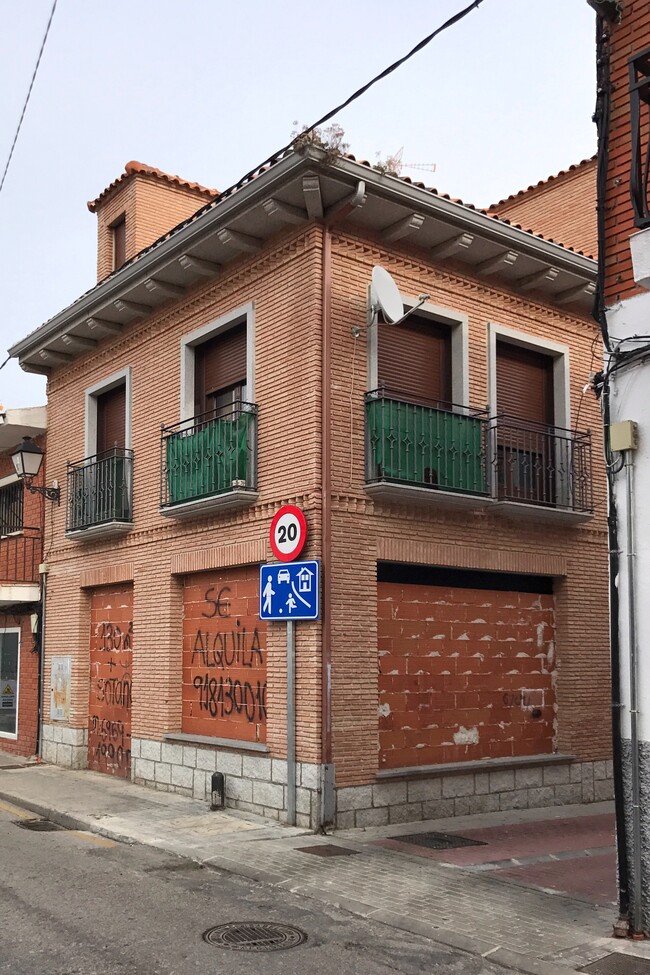Más detalles de Calle Constitución, 9, Sevilla la Nueva - Local en alquiler
