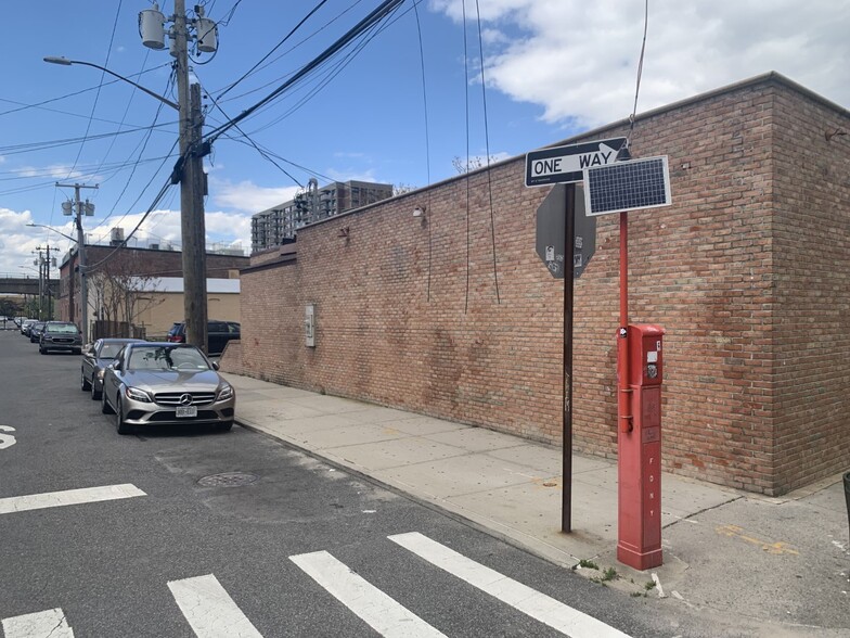 10016 Rockaway Beach Blvd, Rockaway Park, NY en alquiler - Foto del edificio - Imagen 2 de 6