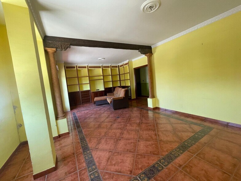Local en Torredonjimeno, Jaén en venta - Foto del edificio - Imagen 2 de 44