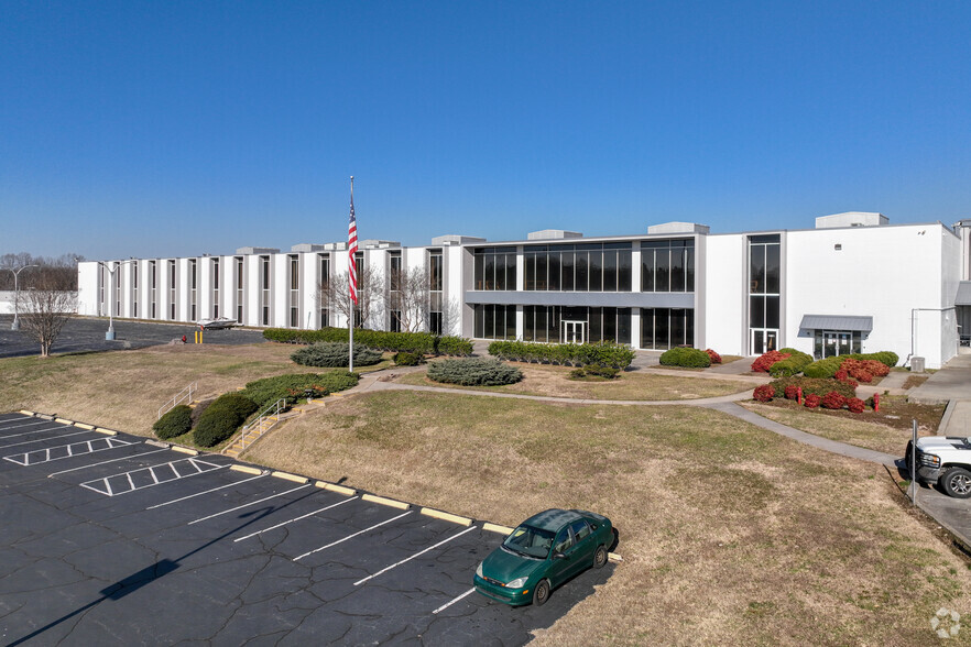 90 Piedmont Industrial Dr, Winston-Salem, NC en alquiler - Foto del edificio - Imagen 3 de 18