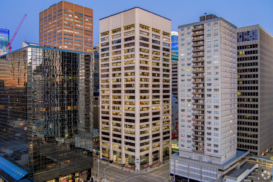 639 5th Ave SW, Calgary, AB en alquiler - Foto del edificio - Imagen 2 de 8