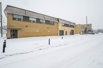 3390 Rue De Mont-Joli, Montréal, QC en alquiler Foto del edificio- Imagen 2 de 42