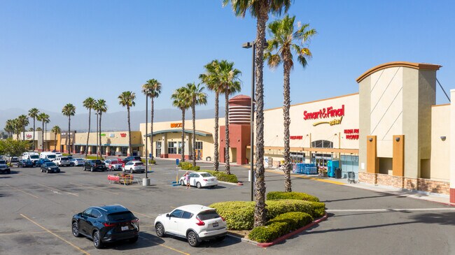 Más detalles de 700-784 N Main St, Corona, CA - Local en alquiler