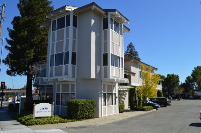 21580 Stevens Creek Blvd, Cupertino, CA en alquiler - Foto del edificio - Imagen 1 de 2