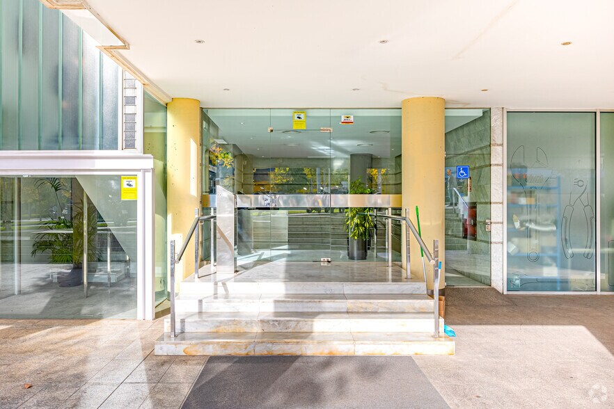 Oficina en Sant Just Desvern, Barcelona en alquiler - Foto del edificio - Imagen 3 de 3