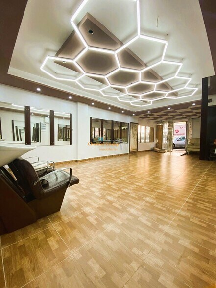 Local en Elche, Alicante en venta - Foto del interior - Imagen 2 de 7