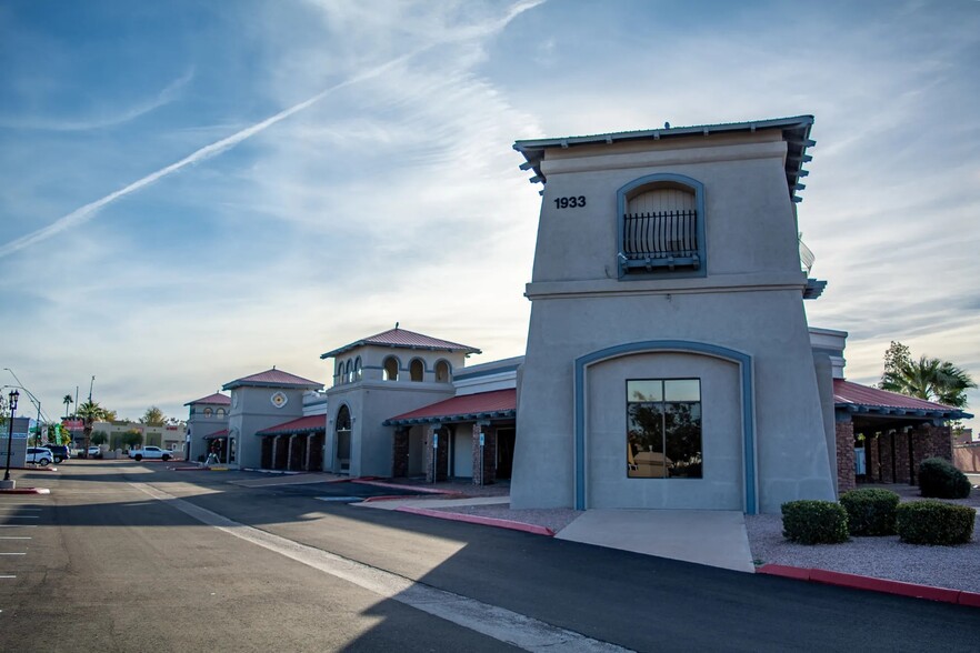 1933 E University Dr, Mesa, AZ en alquiler - Foto del edificio - Imagen 2 de 13