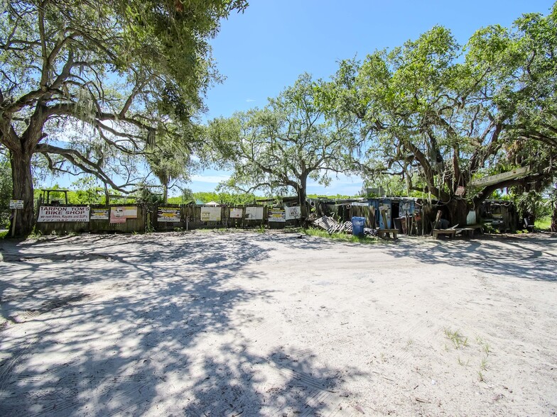 1761 BECKET Way, Tarpon Springs, FL en venta - Foto del edificio - Imagen 3 de 84