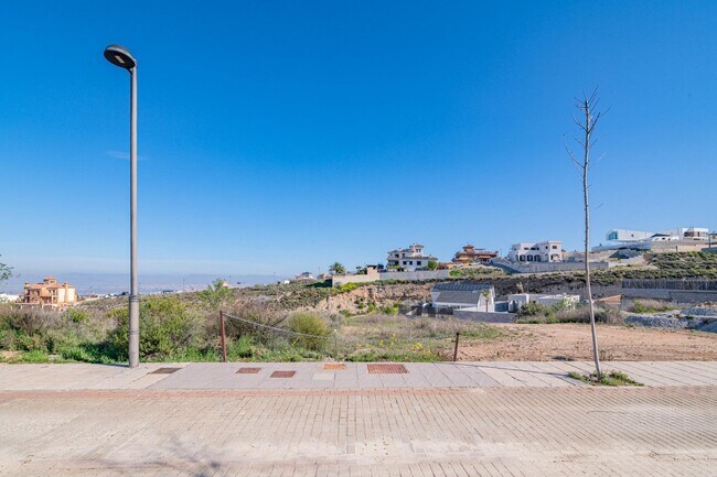 Más detalles de Calle Fuente Vaqueros, 9, La Zubia - Terreno en venta