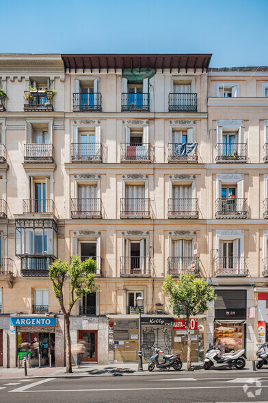 Calle Fuencarral, 89, Madrid, Madrid en alquiler - Foto del edificio - Imagen 2 de 5