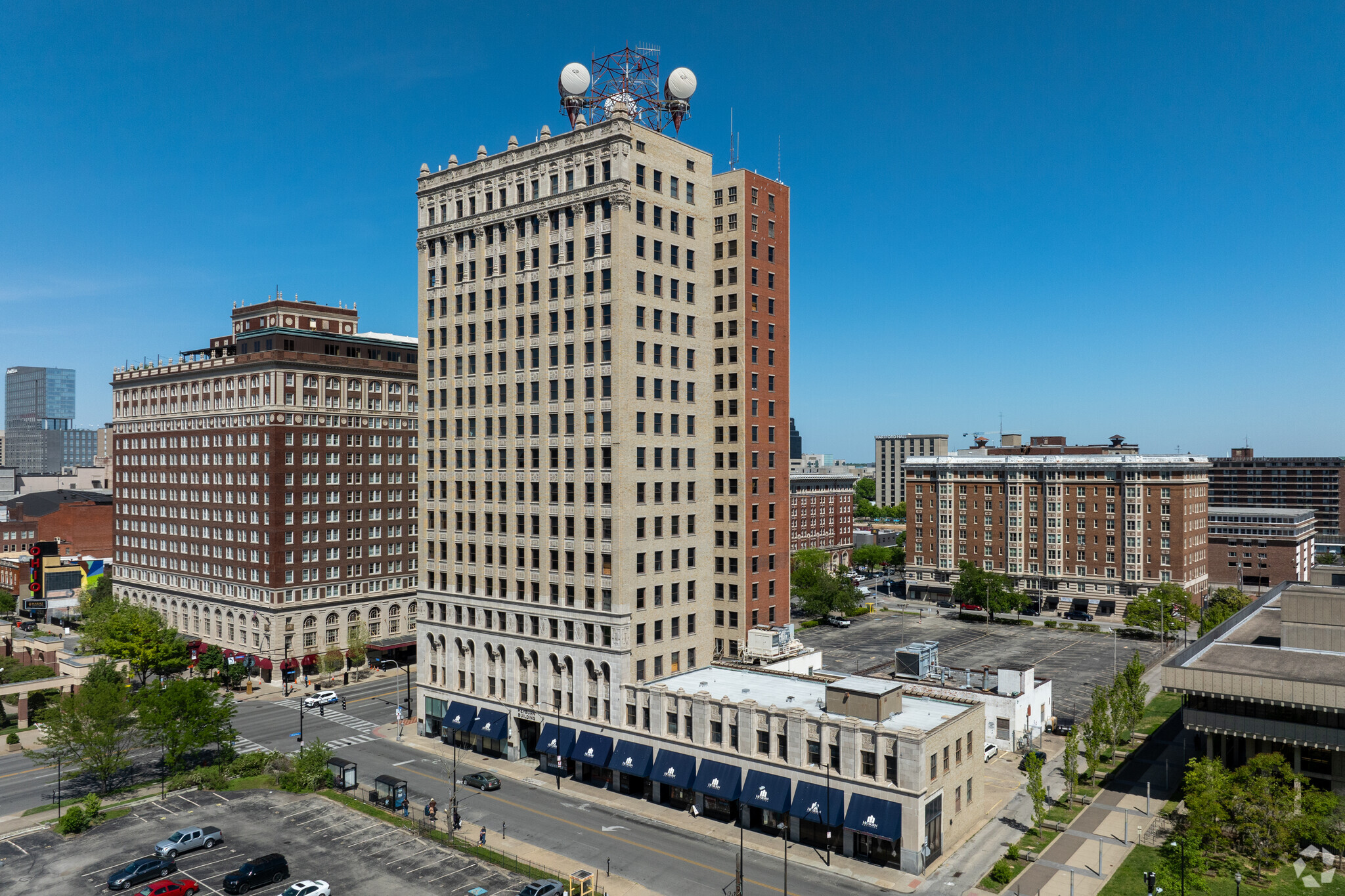 332 W Broadway, Louisville, KY en venta Foto del edificio- Imagen 1 de 44