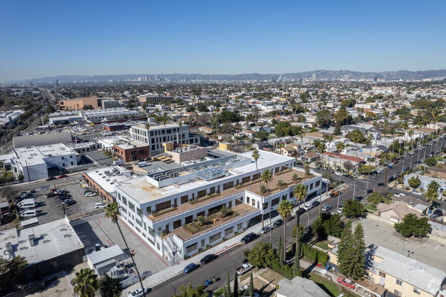 3609 S 10th Ave, Los Angeles, CA en alquiler - Foto del edificio - Imagen 2 de 3