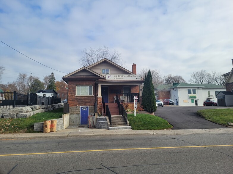 23 Scugog St, Clarington, ON en venta - Foto del edificio - Imagen 2 de 24