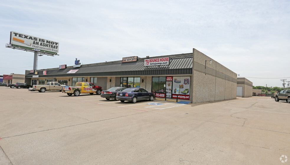 5200-5204 Airport Fwy, Haltom City, TX en alquiler - Foto del edificio - Imagen 2 de 25