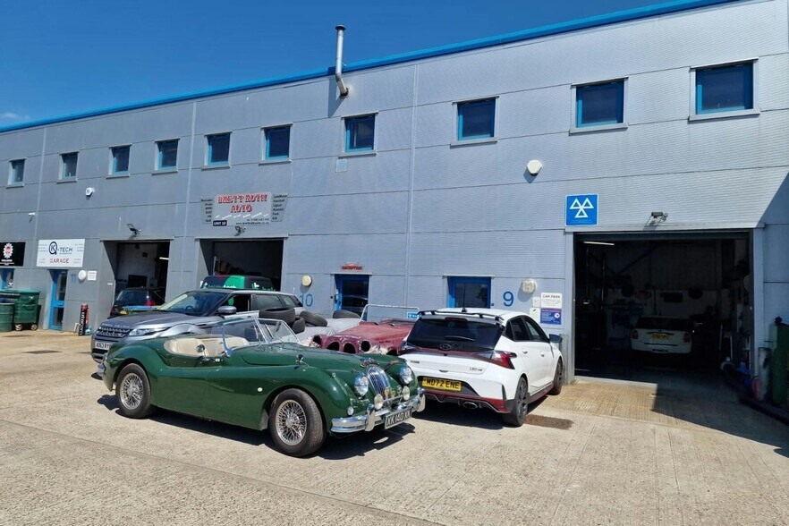 Knights Park Rd, Basingstoke en venta - Foto del edificio - Imagen 2 de 4